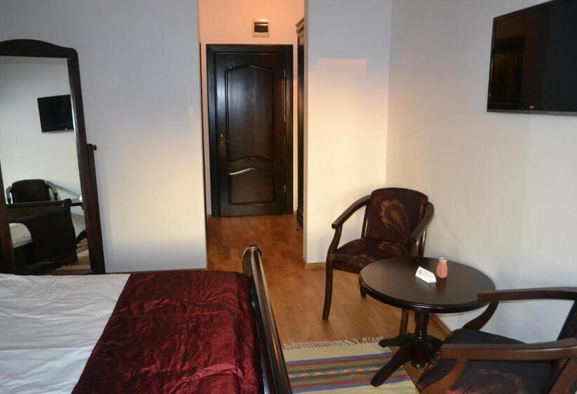 اتاق استاندارد با چشم‌انداز استخر, Delta Dreams Boutique