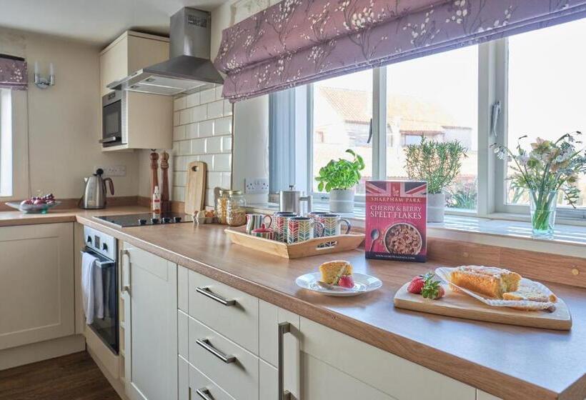 Дом 3 Спальни, Middlewick Holiday Cottages