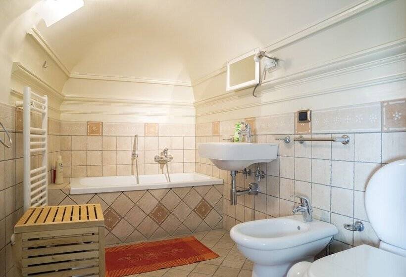 اتاق استاندارد سه نفره, Rossocorallo B&b