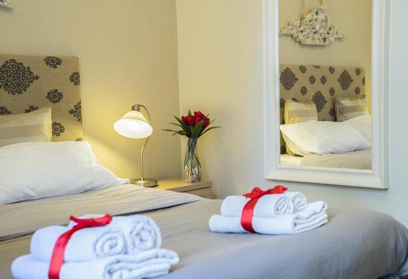 اتاق استاندارد چهار تخته, Rossocorallo B&b