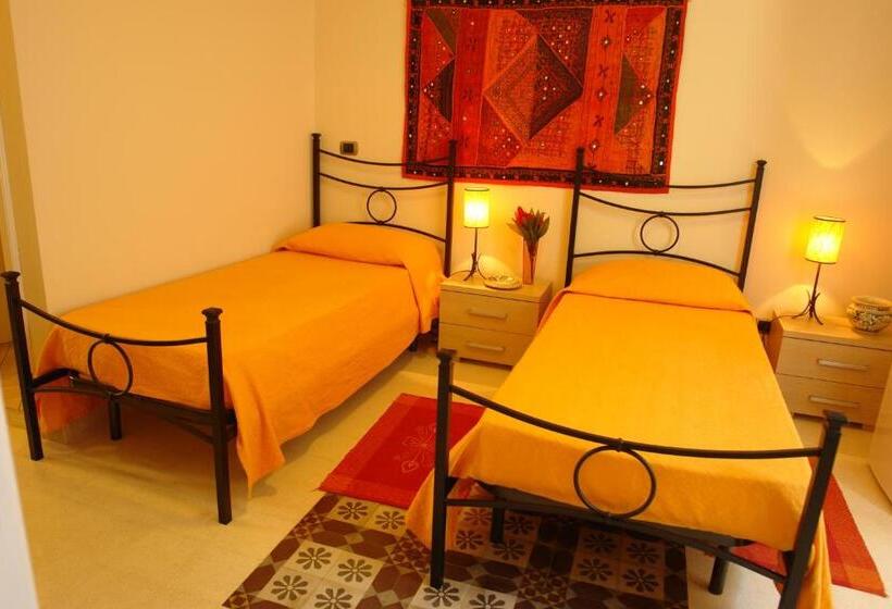 اتاق استاندارد سه نفره, Rossocorallo B&b