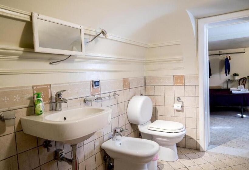 اتاق استاندارد سه نفره, Rossocorallo B&b