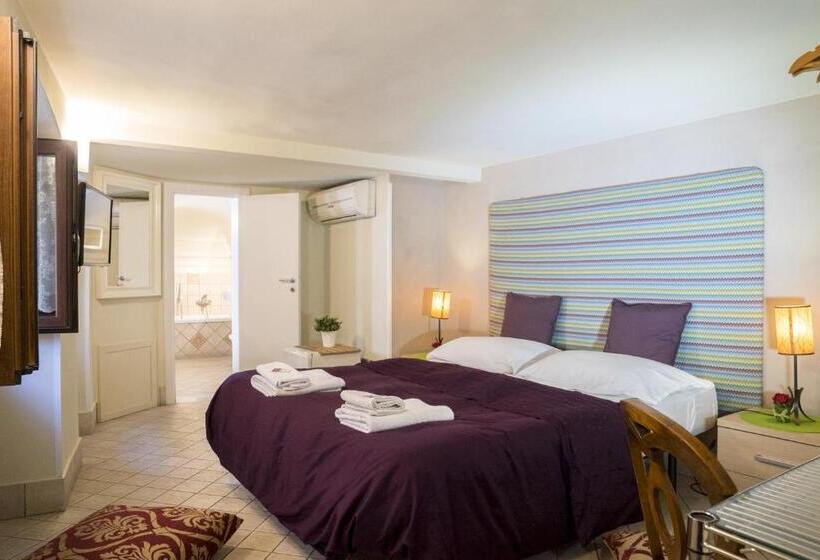 اتاق استاندارد سه نفره, Rossocorallo B&b