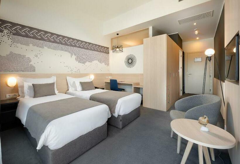 Номер Superior с Балконом, Salona Palace