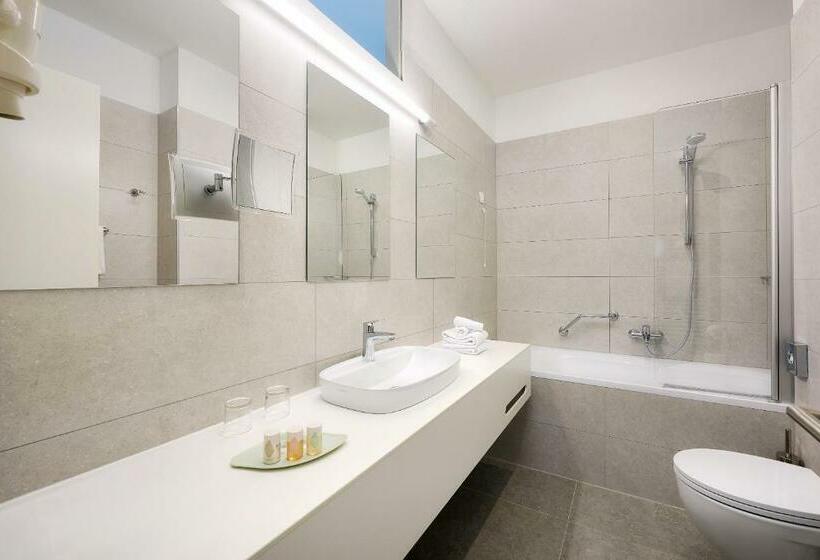 Номер Стандарт с Балконом, Salona Palace