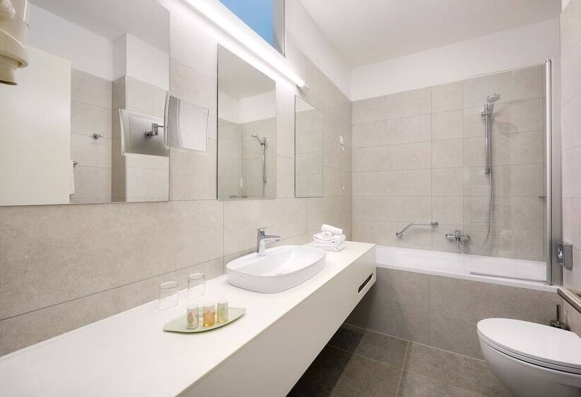 Номер Стандарт с Балконом, Salona Palace