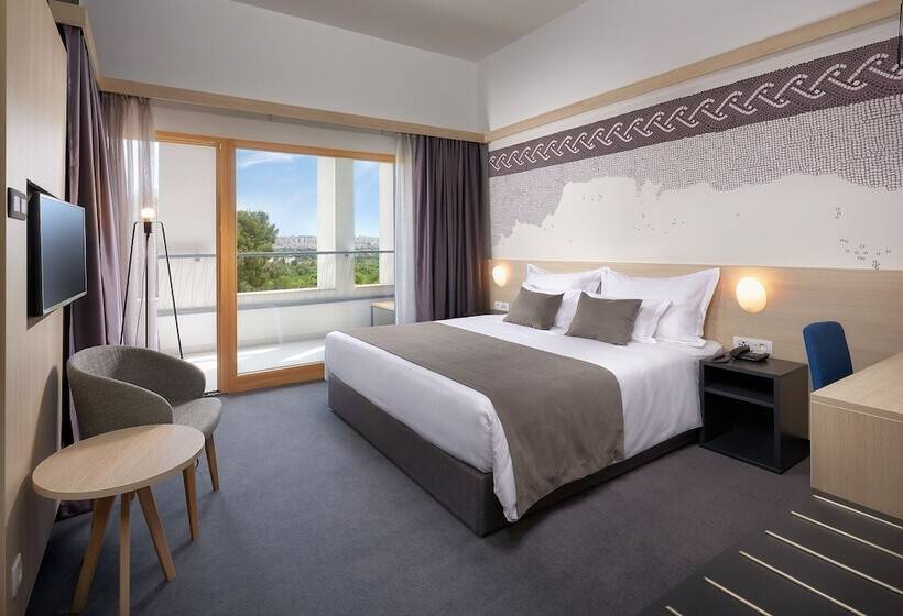 Номер Superior с Балконом, Salona Palace