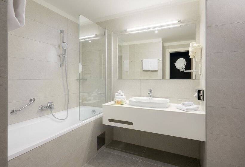 Трехместный Номер Superior, Salona Palace