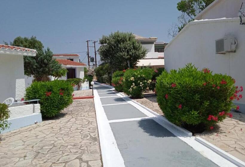 Четырехместный Номер Стандарт с Балконом, Kefalonia Beach Hotel & Bungalows