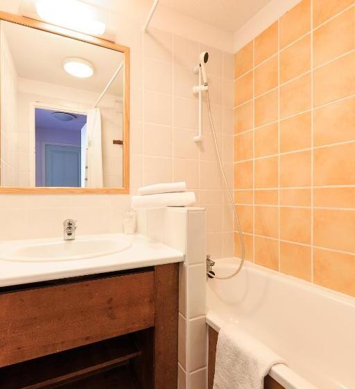 2 Bedroom Family Apartment with Views, O   Sancy Résidence De Tourisme