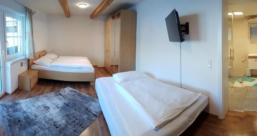 Трехместный Номер Стандарт с Балконом, Landgasthof Hotel Zehenthof
