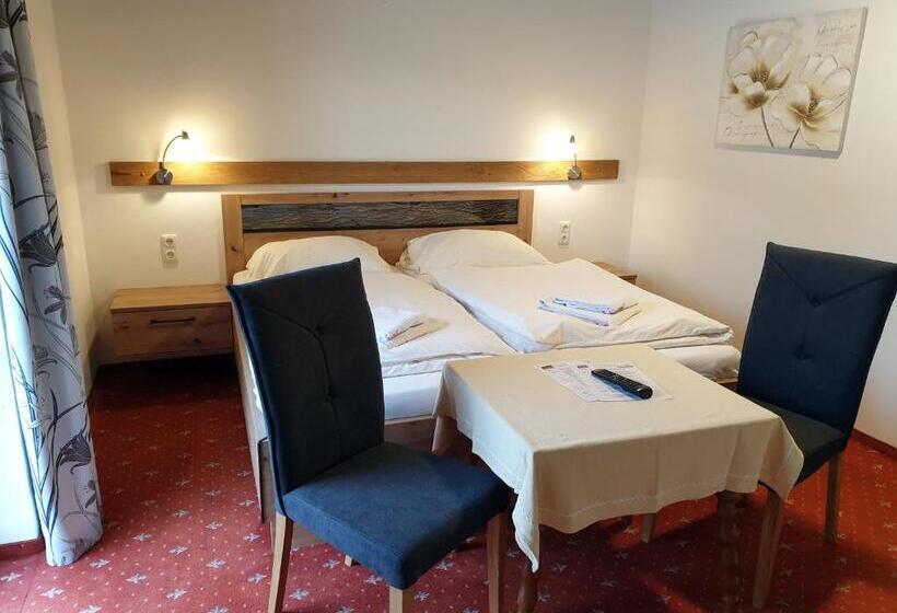 غرفة قياسية ثلاثية مزودة بشرفة, Landgasthof Hotel Zehenthof