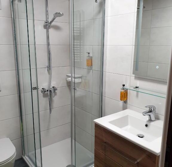 Трехместный Номер Стандарт с Балконом, Landgasthof Hotel Zehenthof
