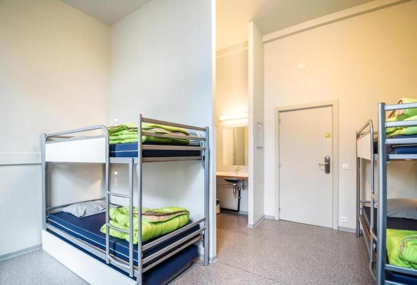 Кровать в Общей Комнате, Auberge De Jeunesse De Tournai