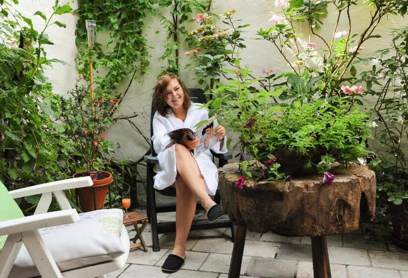 سوئیت با وان آب گرم, B&b Huyze Walburga