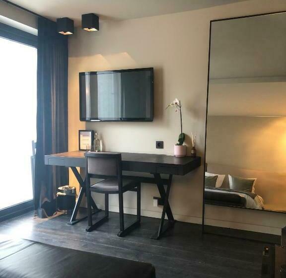 جناح مزود بتراس, Museum Suites