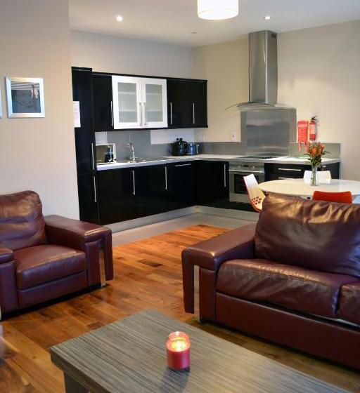 Апартаменты 3 Спальни, Carrick Plaza Suites And Apartments