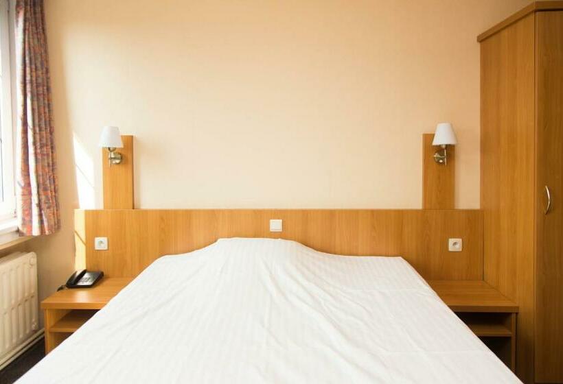 اتاق استاندارد با تخت دوبل, Bristol Internationaal