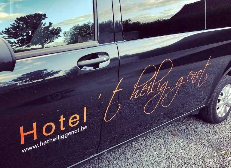 Номер Deluxe, Het Heilig Genot