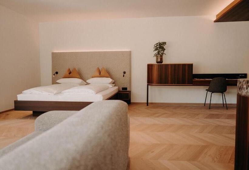 سوییت لوکس, Nesslerhof