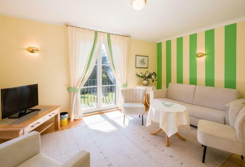 سوییت با چشم‌انداز باغ, Villa Konstanze