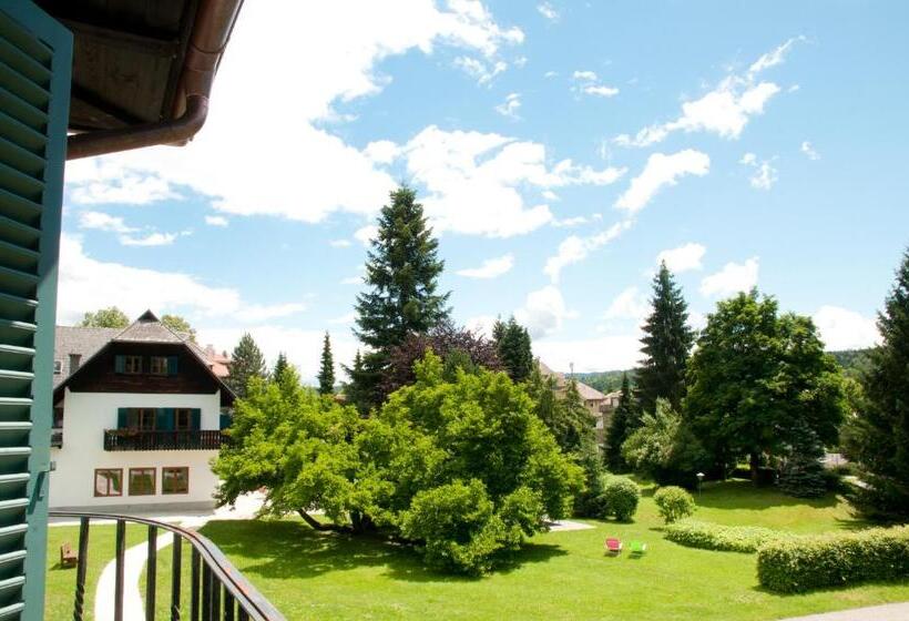 سوییت با چشم‌انداز باغ, Villa Konstanze