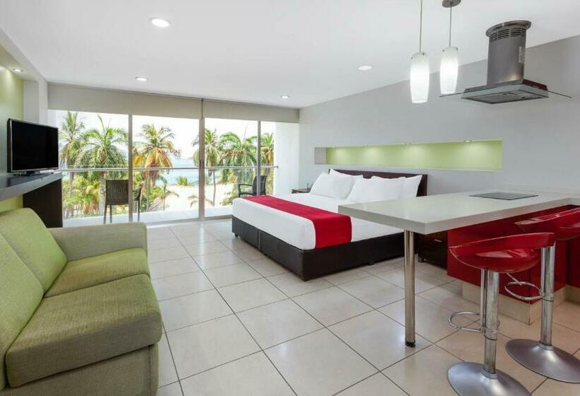 اتاق استاندارد با تخت بزرگ, Ramada By Wyndham Acapulco Hotel & Suites