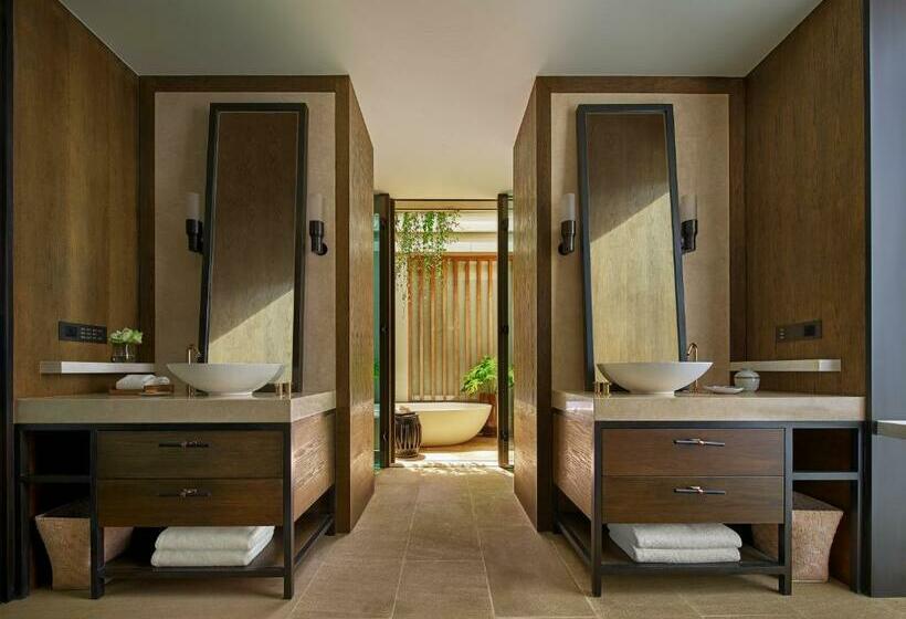 스탠다드 룸 킹사이즈 침대, Rosewood Phuket