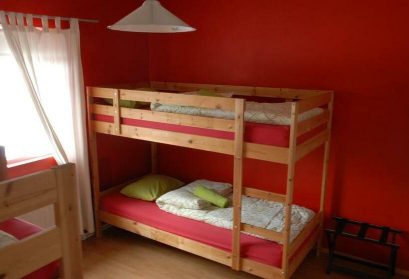 اتاق استاندارد چهارنفره با سرویس بهداشتی مشترک, Grundarfjördur Hostel
