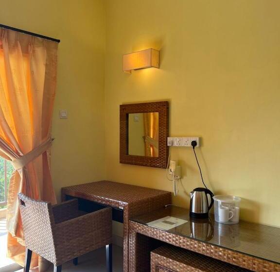 Люкс с Балконом, Studio 6 Gold Coast Morib Resort