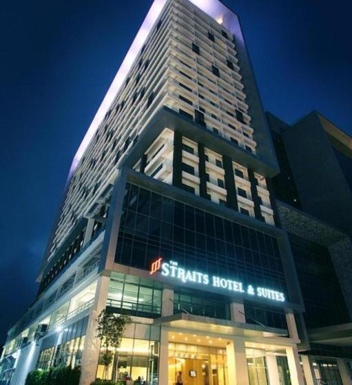 استودیو استاندارد با بالکن, The Straits Suite Cosy King 807