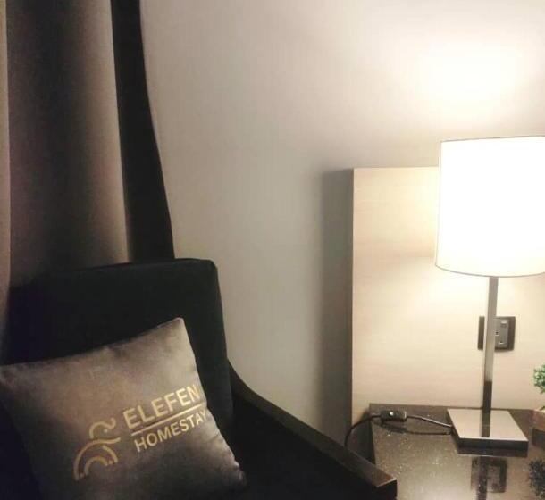 استودیو استاندارد با بالکن, The Straits Suite Cosy King 807