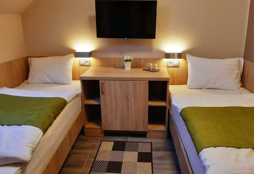 Номер Стандарт, Katalin Motel & étterem