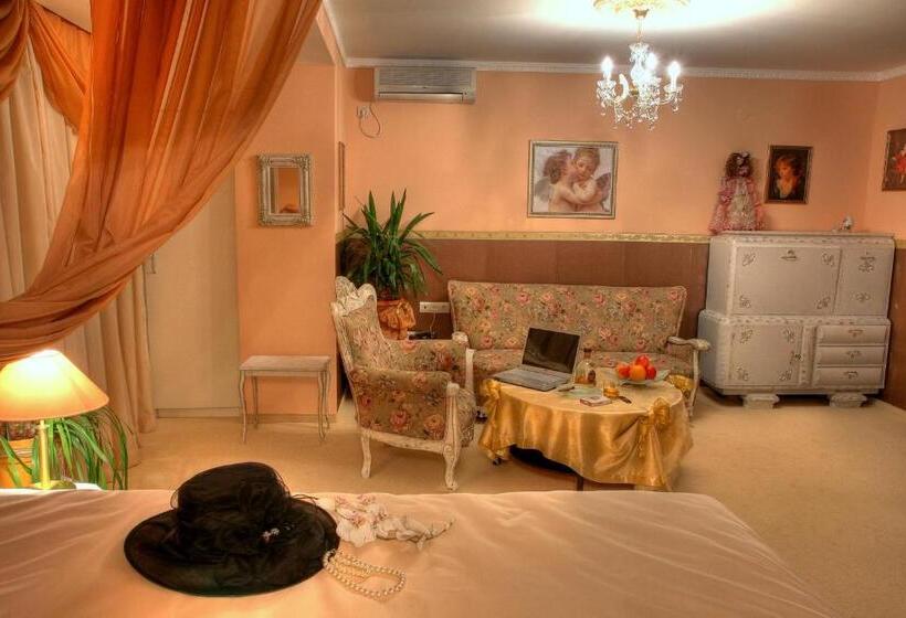 سوییت جونیور لوکس, Family Hotel Mania
