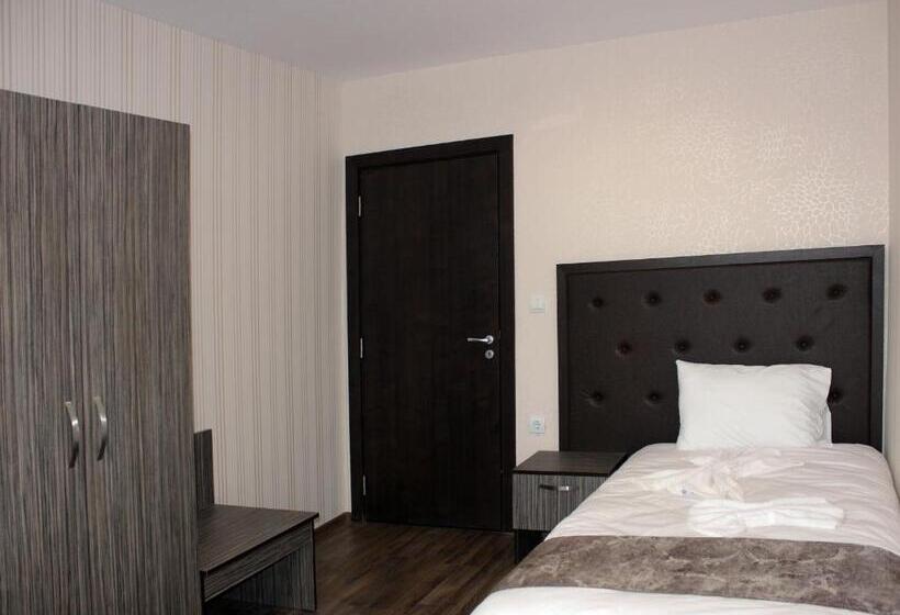 اتاق استاندارد یک نفره, Family Hotel Silistra