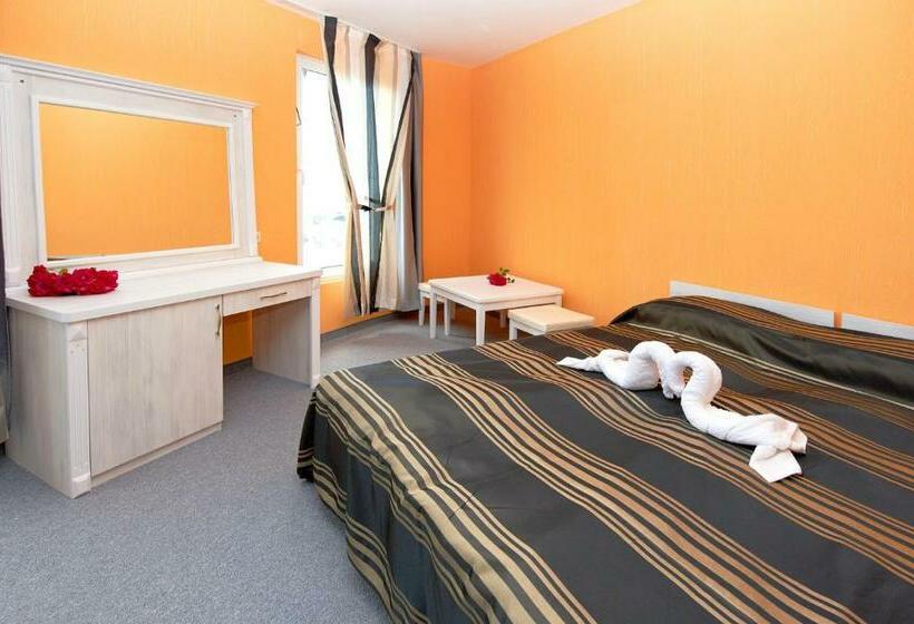 חדר סופריור לארבעה, Family Hotel Paros