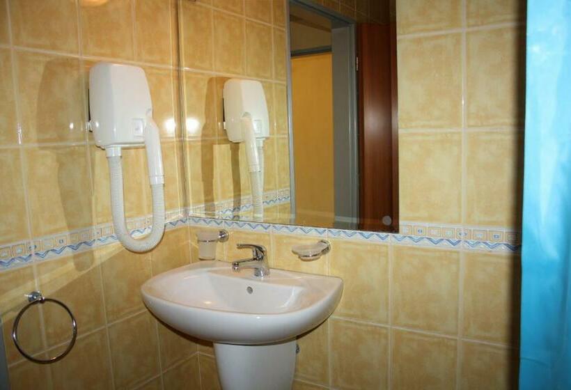 Полулюкс, Paradise Hotel & Relax Center