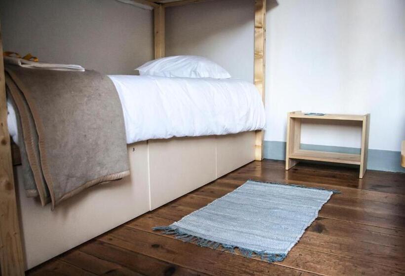 اتاق استاندارد یک تخته با سرویس بهداشتی مشترک, Most Art Boutique Hostel