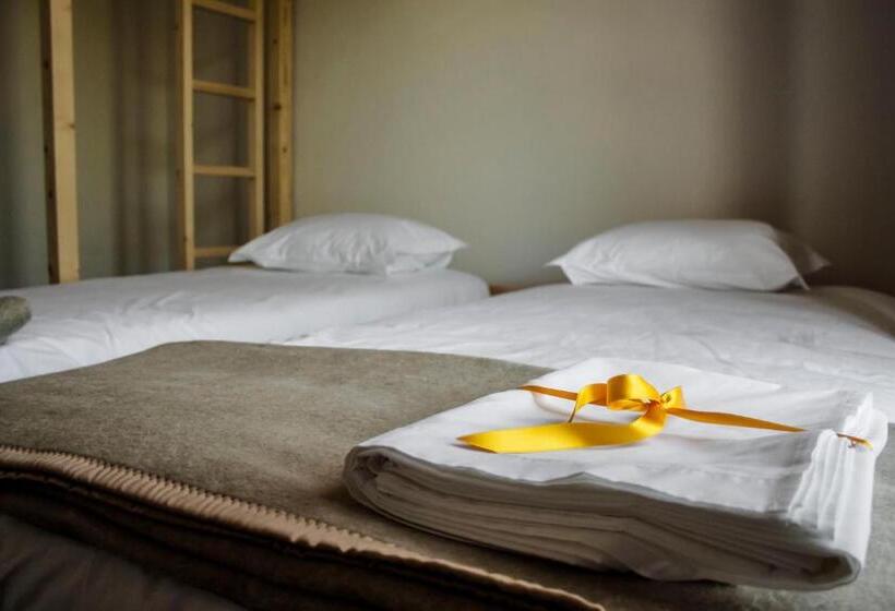 اتاق استاندارد سه تخته با سرویس بهداشتی مشترک, Most Art Boutique Hostel