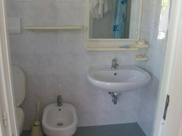 Quarto Triplo Estandar, Albergo La Collinetta