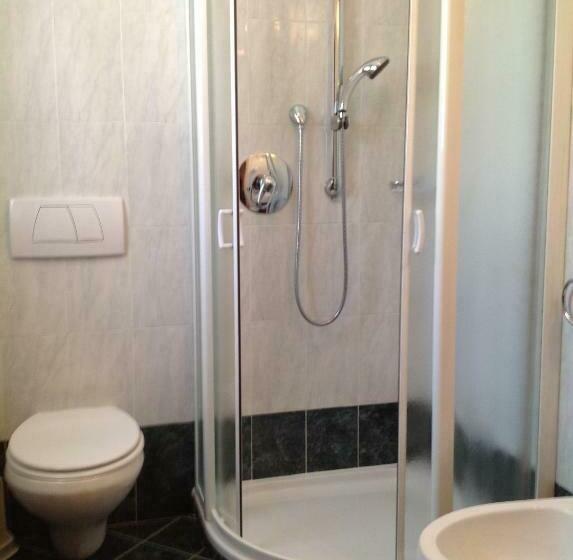 Quarto Estandar Individual, Falzares
