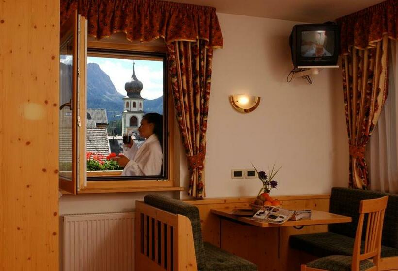 Quarto Estandar com Sacada, Falzares