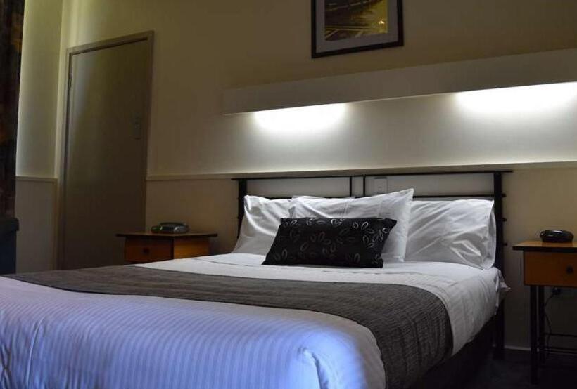 패밀리 룸, Overlander Hotel Motel
