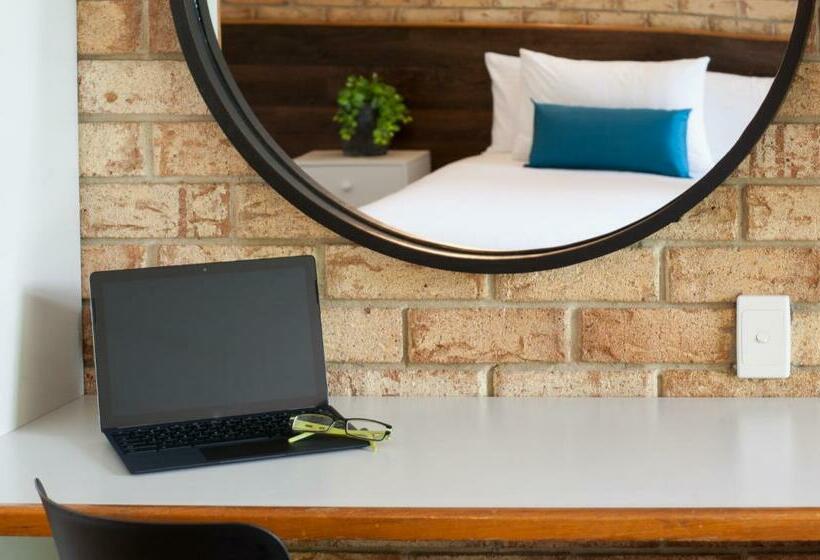 Семейный Номер, Sunshine Coast Motor Lodge