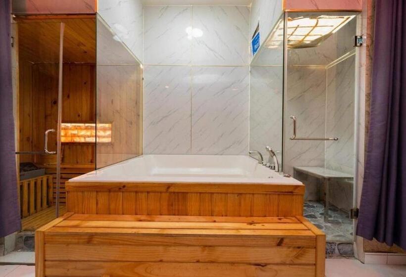 جناح ديلوكس, Hoa Hồng Hotel Ho Chi Minh City