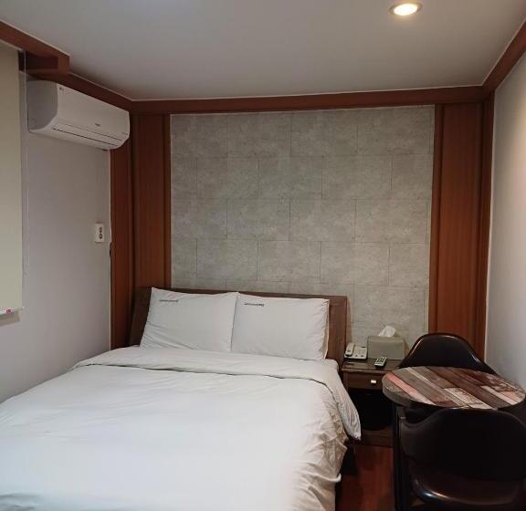 اتاق لوکس, Gooreumseong Motel