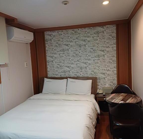 اتاق لوکس, Gooreumseong Motel