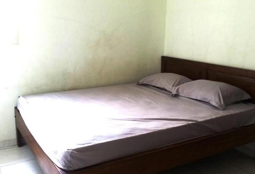Номер Economy, Spot On 93880 Guest House Bu Iin Syariah