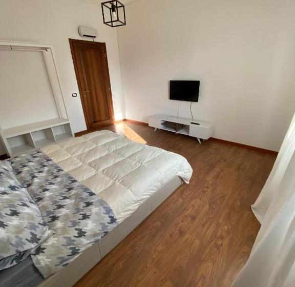 اتاق استاندارد سه نفره, Aurora Rooms