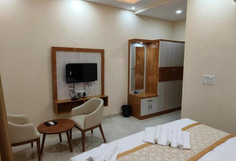 豪华房间, The Waves Hotel Sarjapura